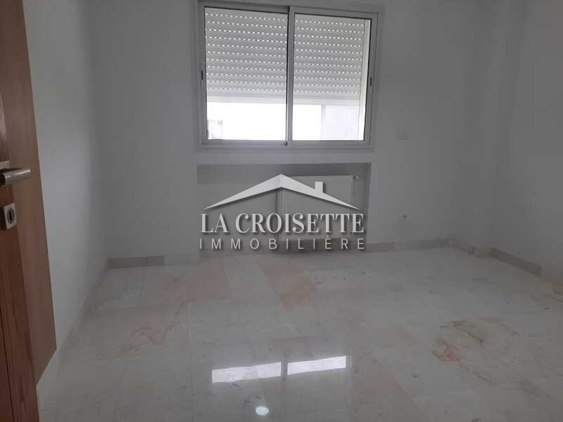 Triplex S+5 avec piscine à La Soukra